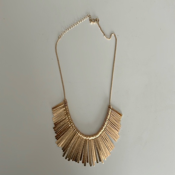 Francesca’s faux gold statement necklace - Picture 1 of 3
